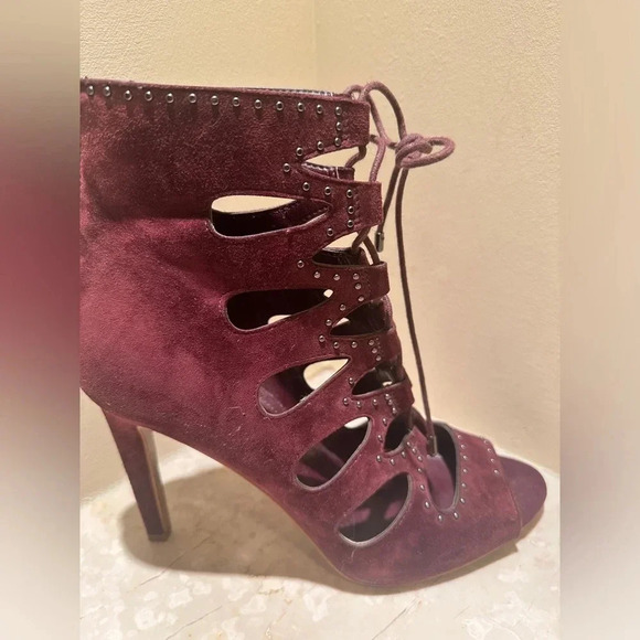 BCBG Generation burgundy peep toe lace heels shoes sandals .  Size 38.5/8.5 - Picture 4 of 17